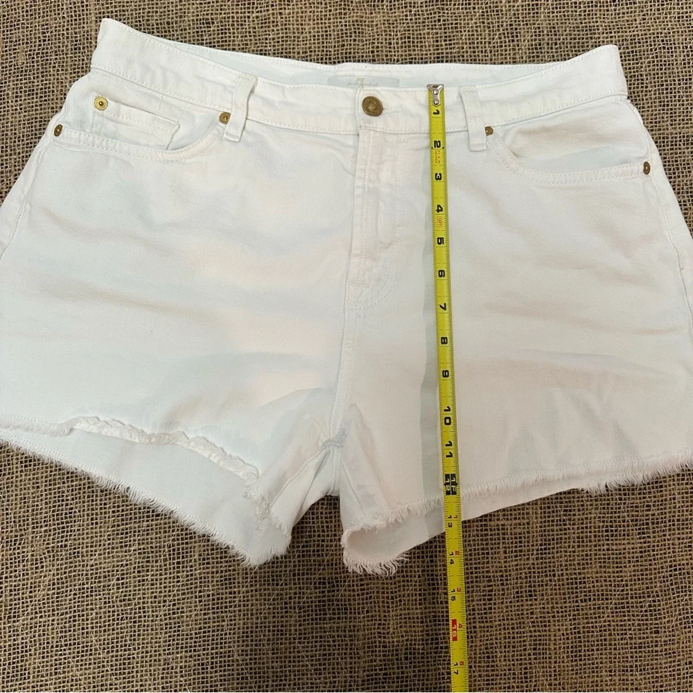 7 FOR ALL MANKIND‎ S-29 HIGH WAIST SHORT RAW HEM WHITE CUT OFF SHORTS 🤍